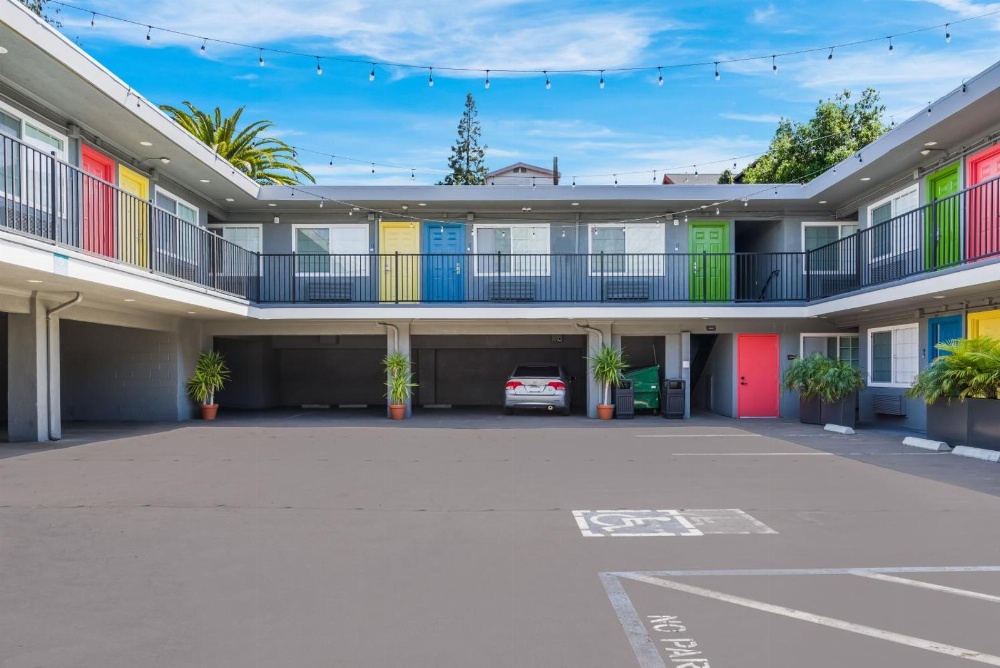 Signature Inn Oakland Main image